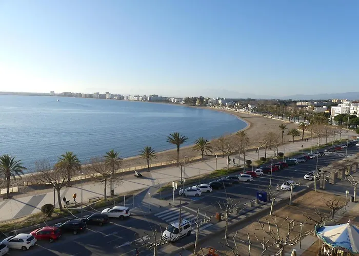 Atico Of 3 Rooms, Total 130M² Just For You With A 60 M² Terrace, Swimming Pool, Mountain And Marina View.