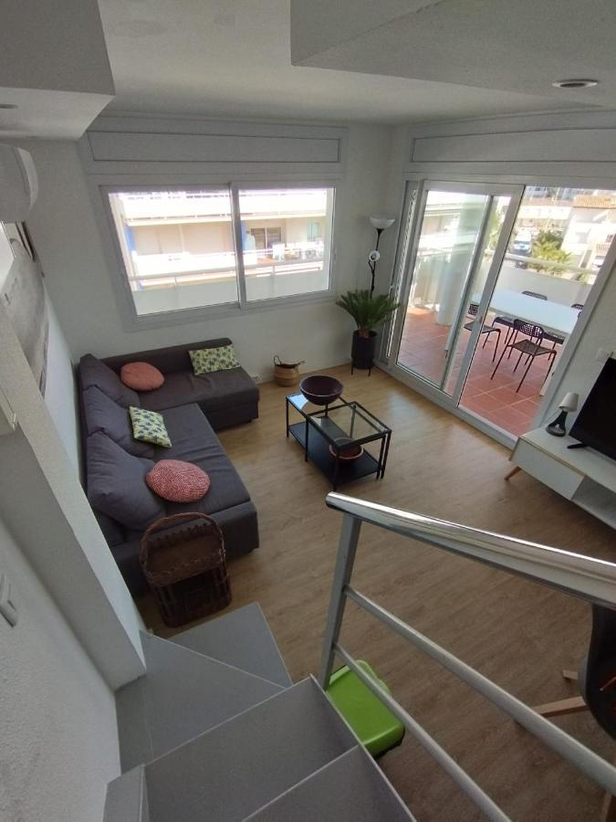 Atico Terrace: Mountain & Marina Views With Pool Apartment Roses