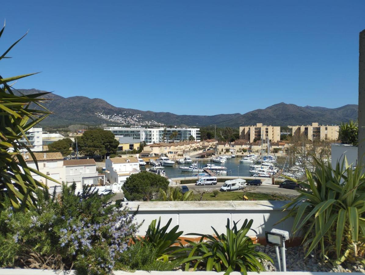 Atico Terrace: Mountain & Marina Views With Pool Roses